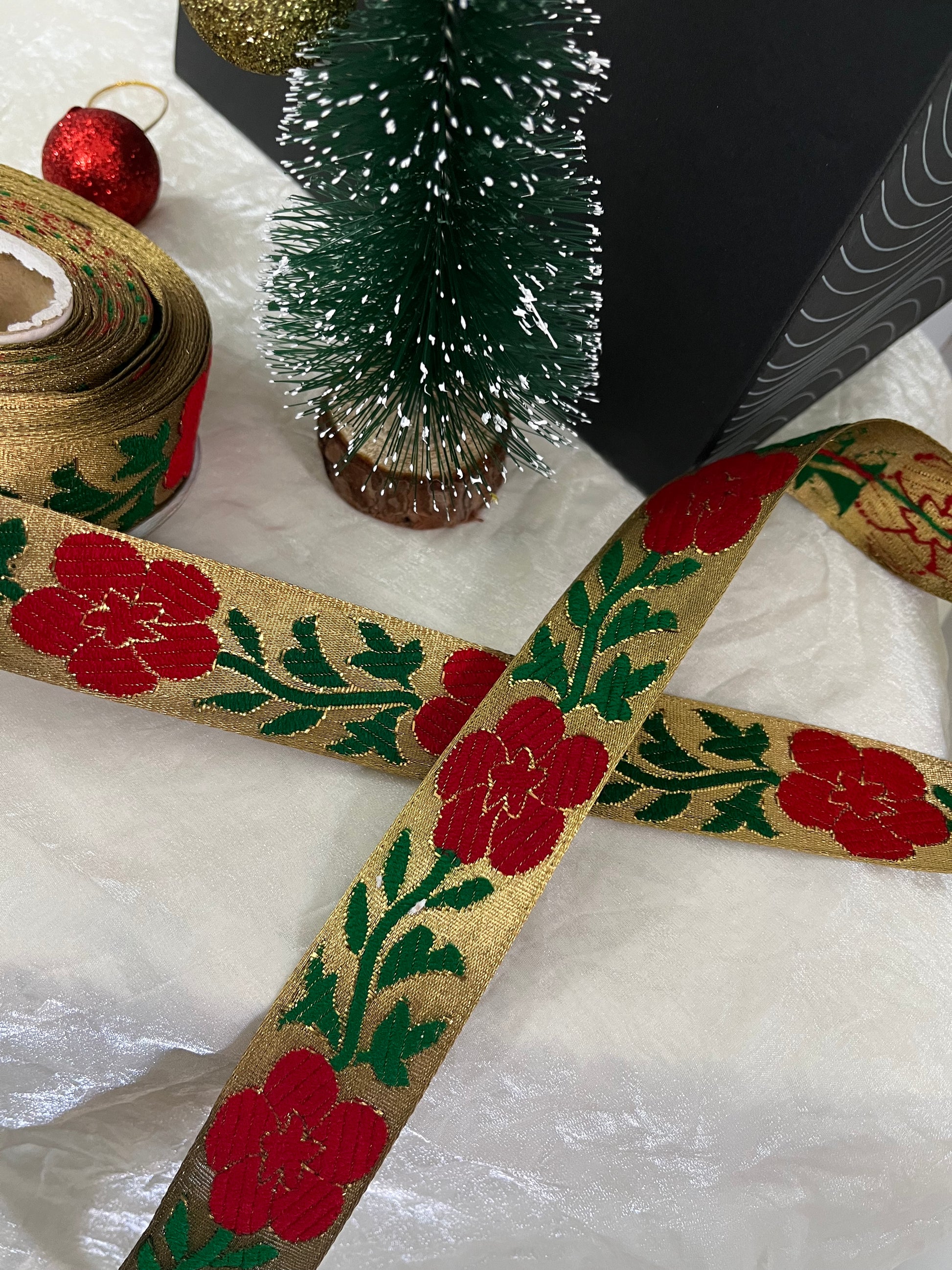 Jacquard Flower Border Trim