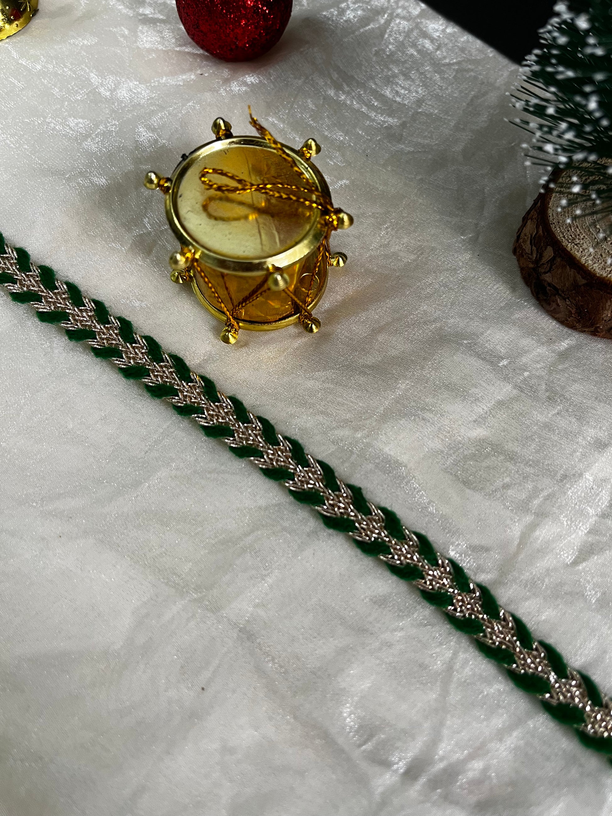 Narrow Green & Gold Chevron Trim