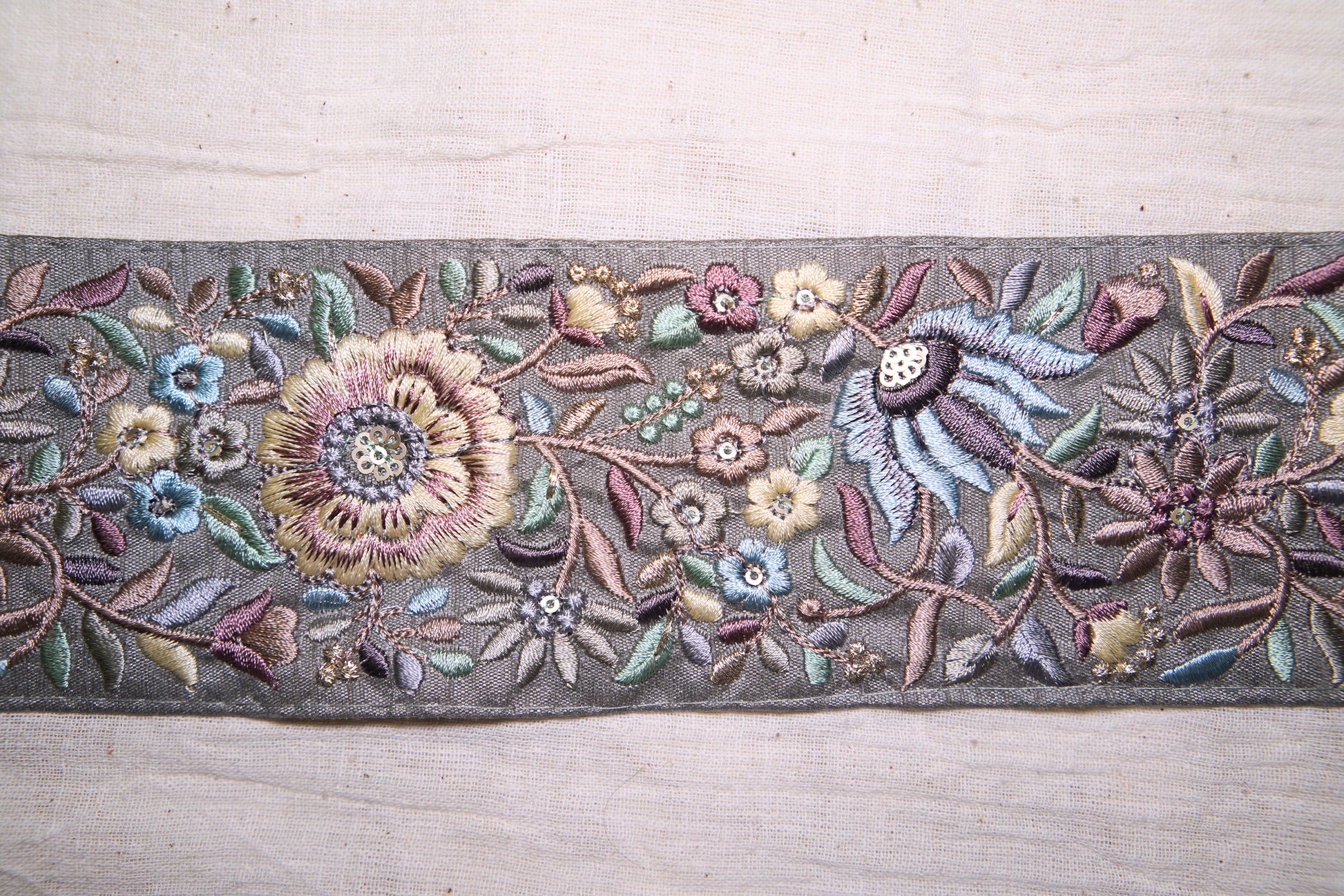 4525 Floral Pastel Threadwork Trim