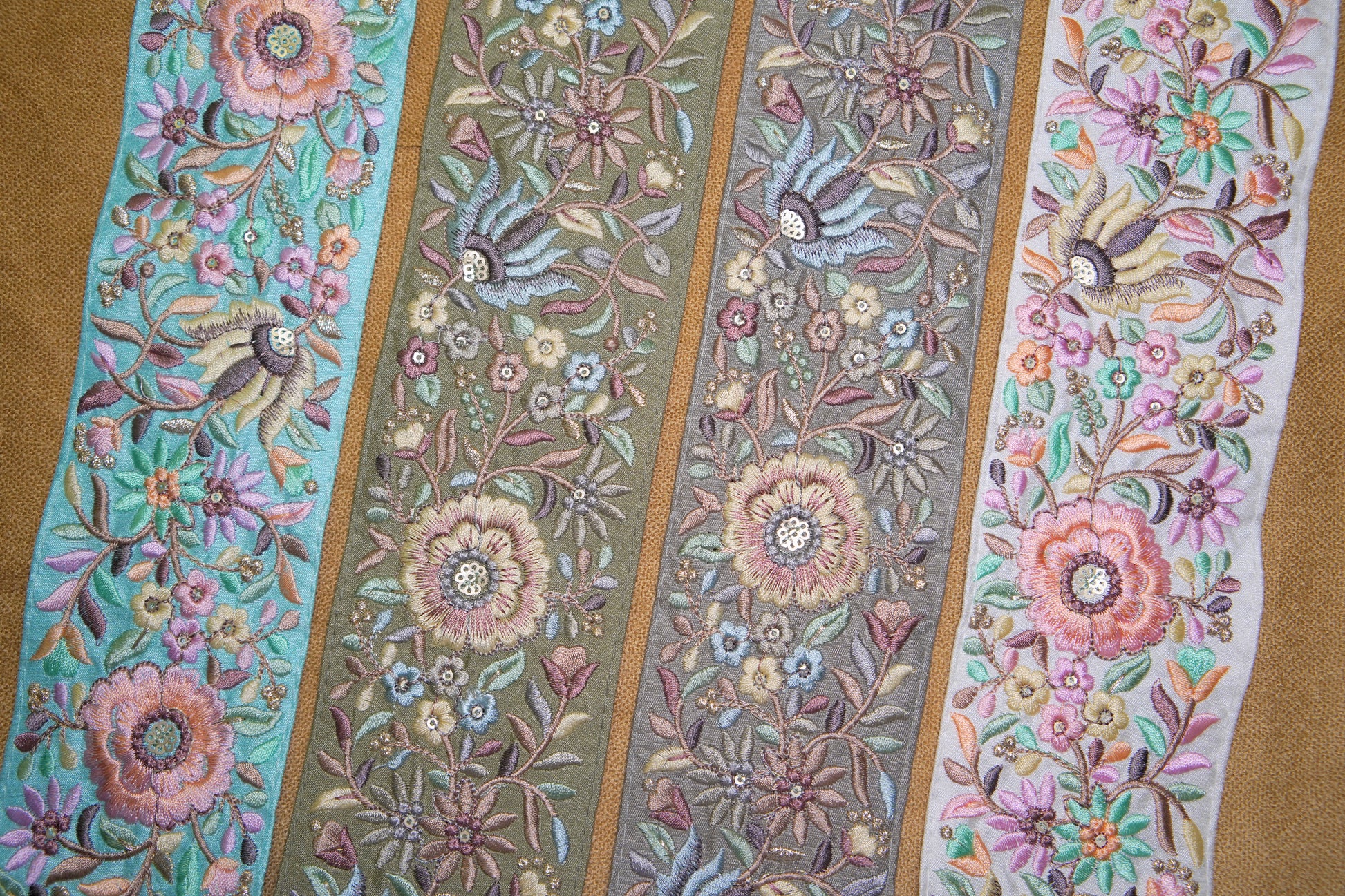 4525 Floral Pastel Threadwork Trim